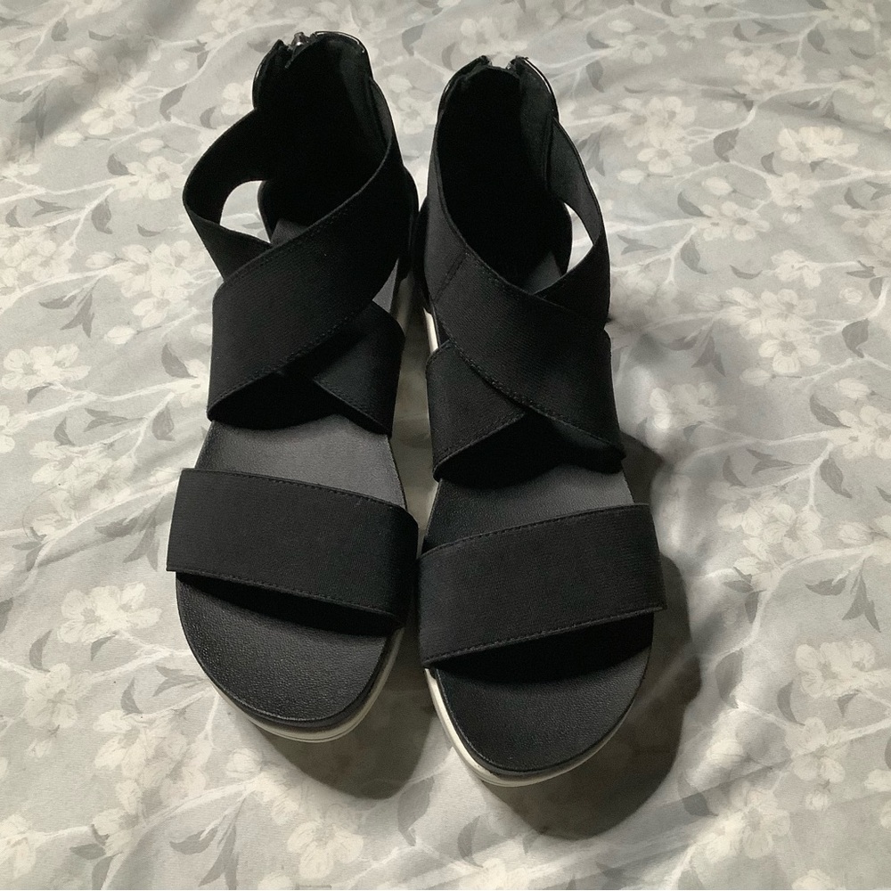 Time and Tru Black Crisscross Platform Sandals